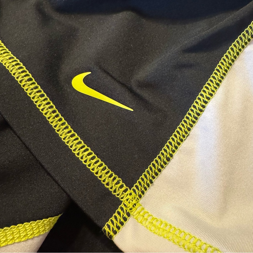 Nike Men's‎ Black, White, and Aqua Rash Guard (A2-4) - Picture 4 of 4